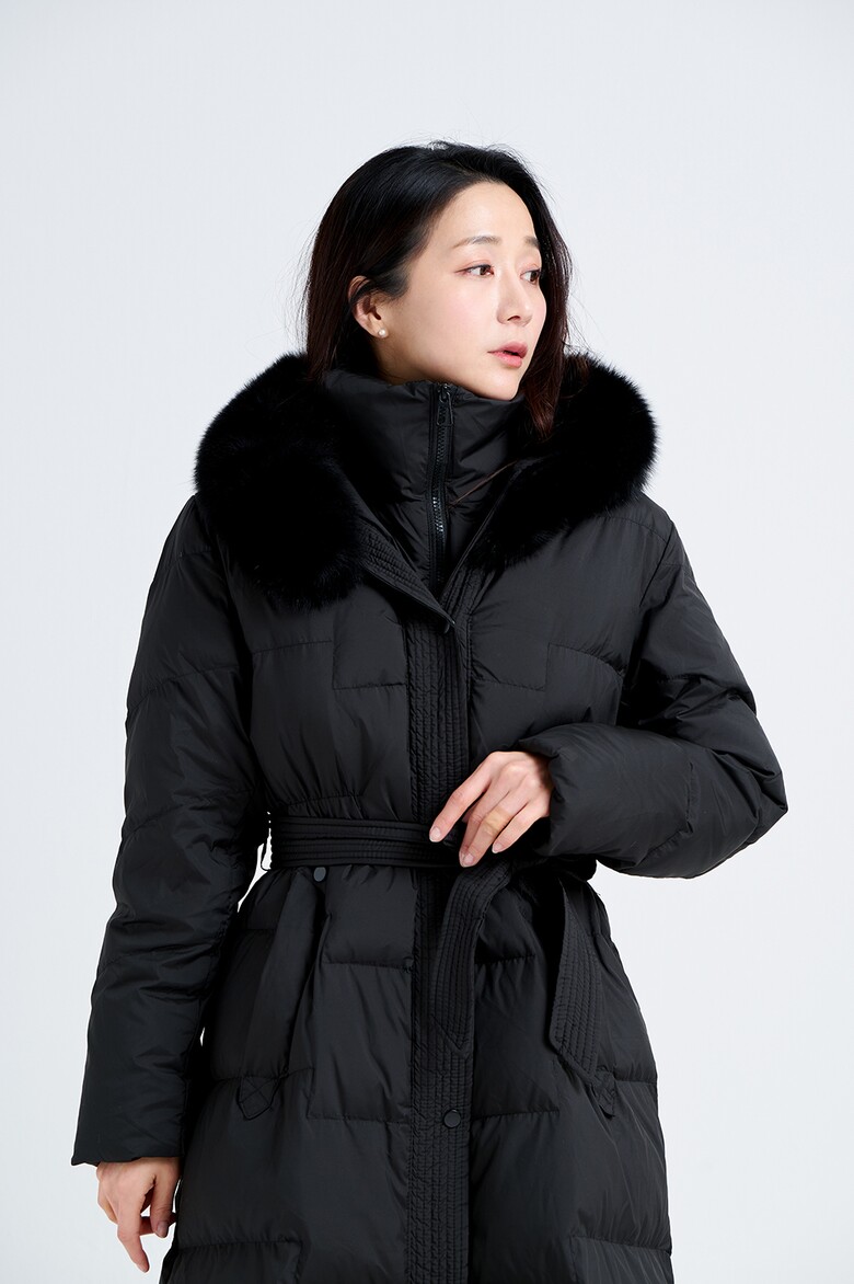 패딩 모델 착용 이미지-S7L13