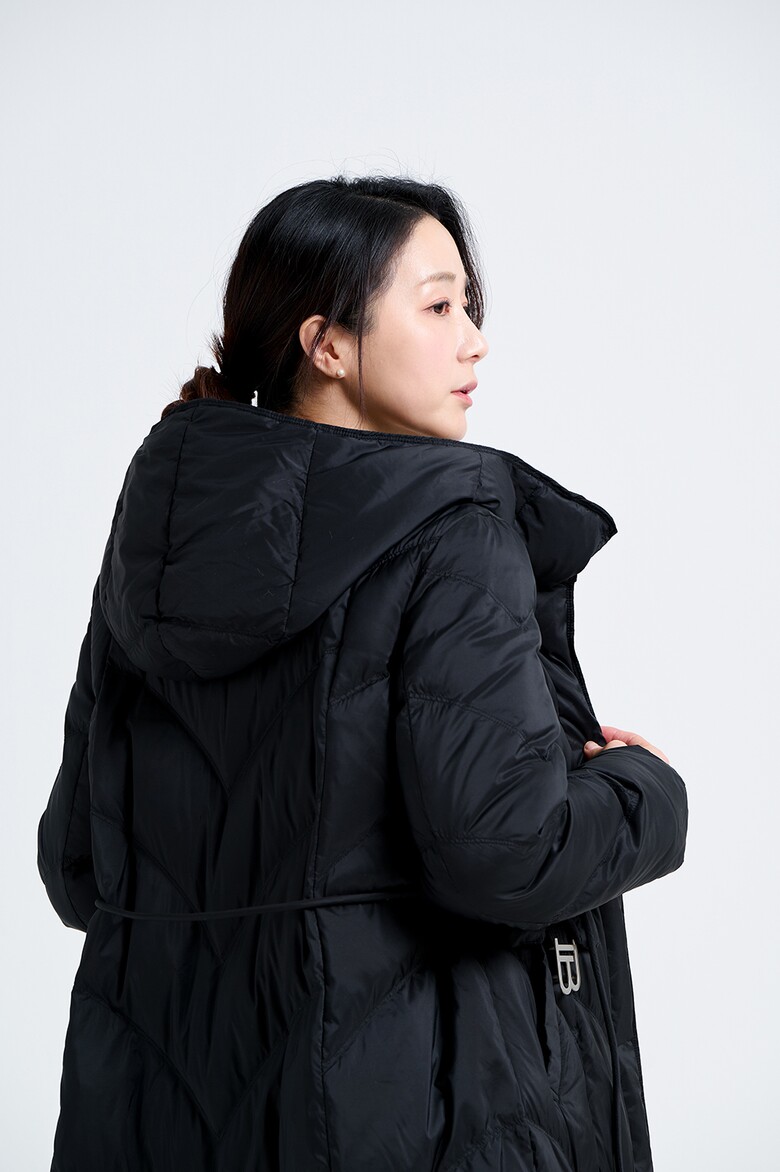 패딩 모델 착용 이미지-S9L28