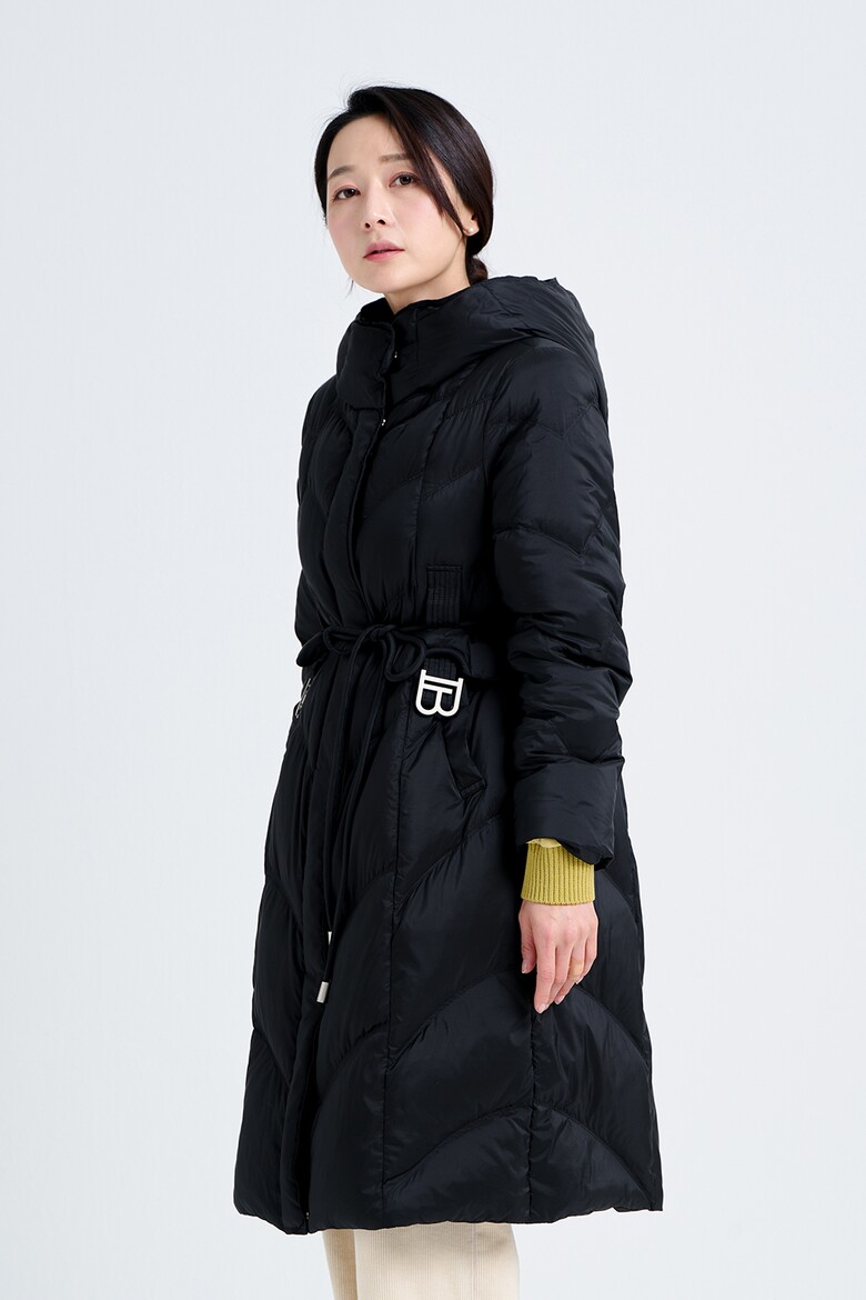 패딩 모델 착용 이미지-S9L4