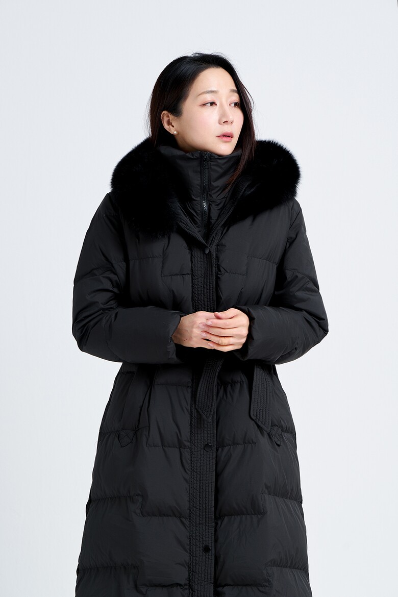 패딩 모델 착용 이미지-S7L5