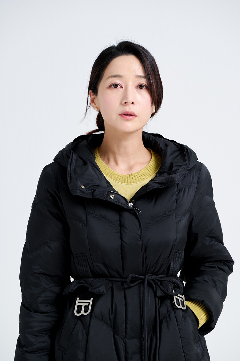 패딩 모델 착용 이미지-S9L18