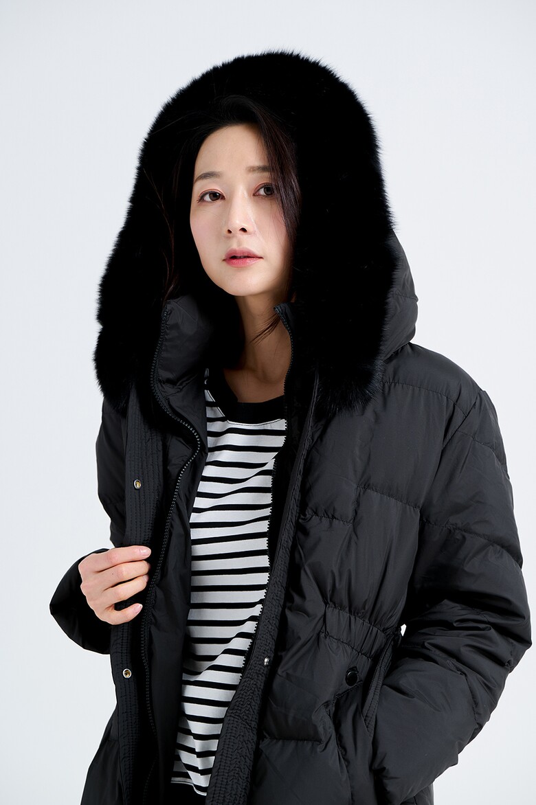 패딩 모델 착용 이미지-S7L24