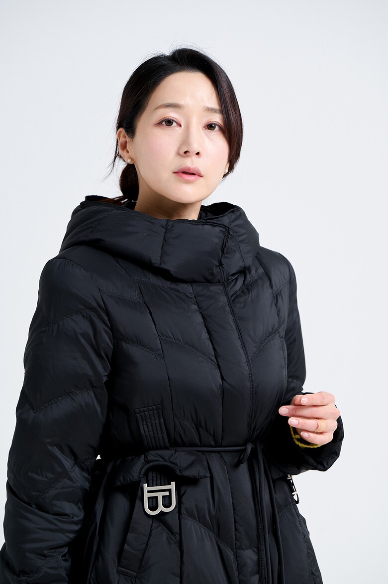 패딩 모델 착용 이미지-S9L12