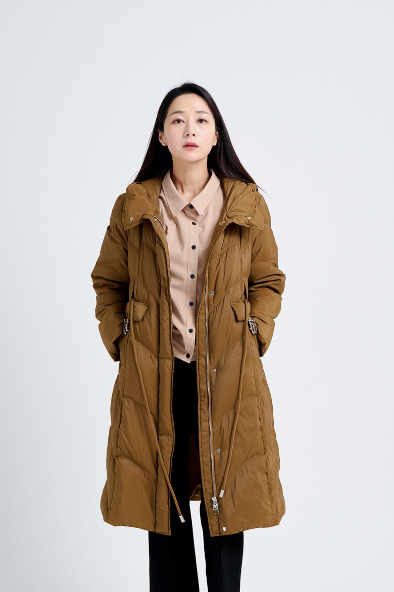 패딩 모델 착용 이미지-S8L14