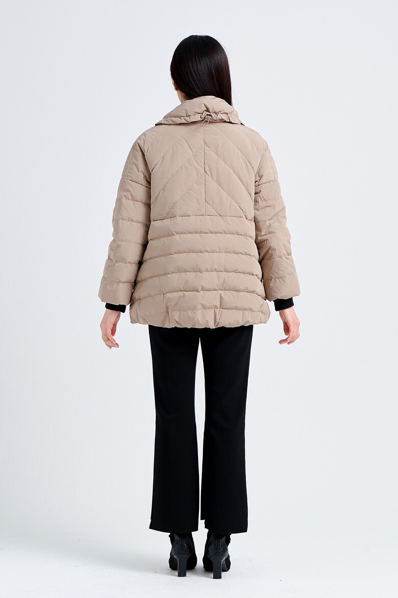 패딩 모델 착용 이미지-S17L30