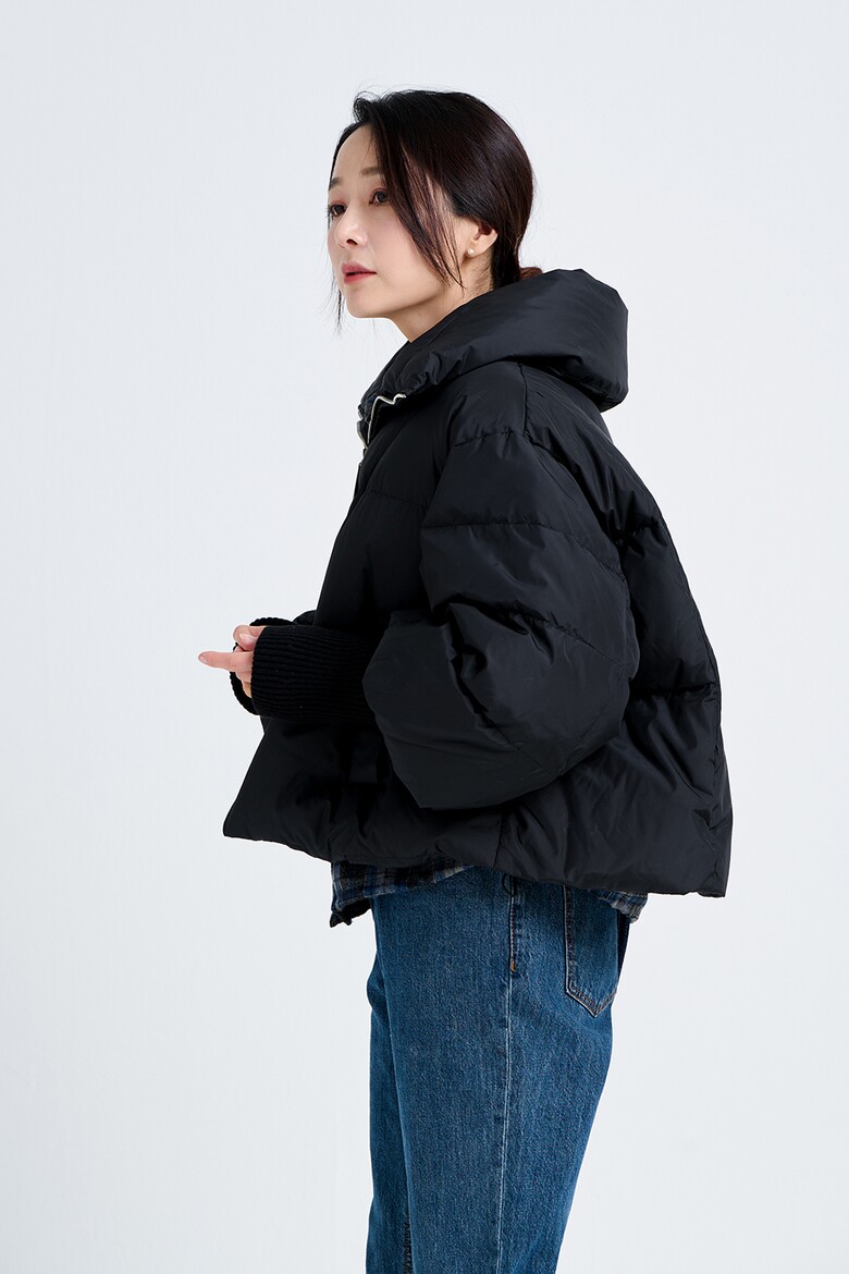 패딩 모델 착용 이미지-S18L6