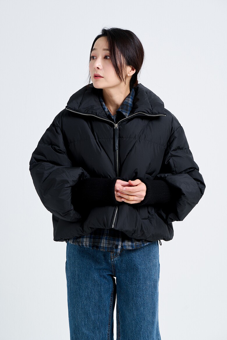 패딩 모델 착용 이미지-S18L4