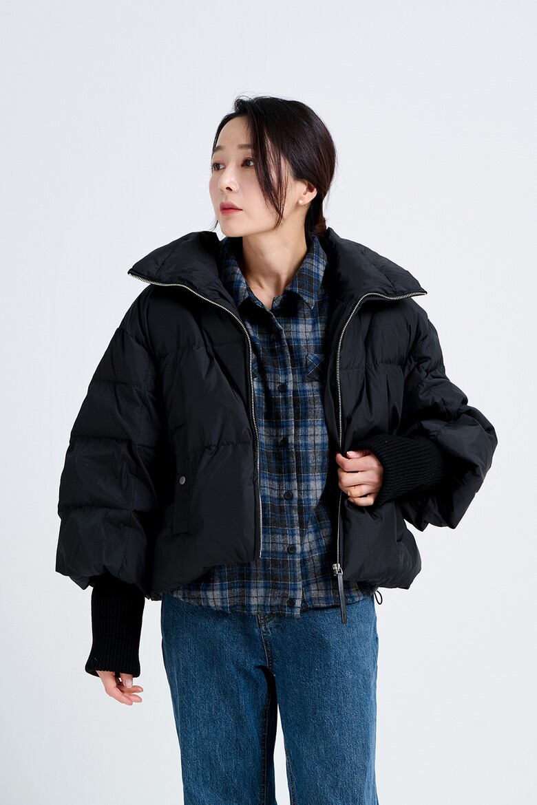 패딩 모델 착용 이미지-S18L25