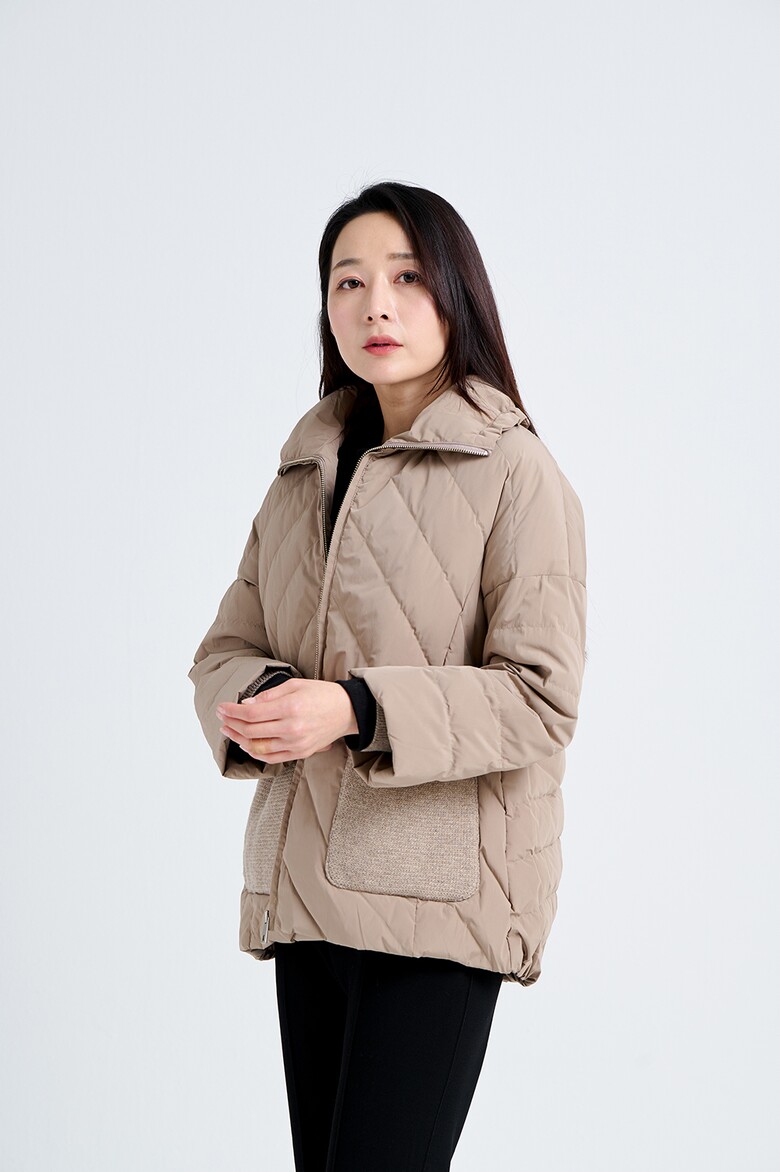 패딩 모델 착용 이미지-S17L26