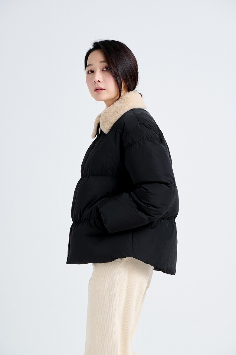 패딩 모델 착용 이미지-S18L7