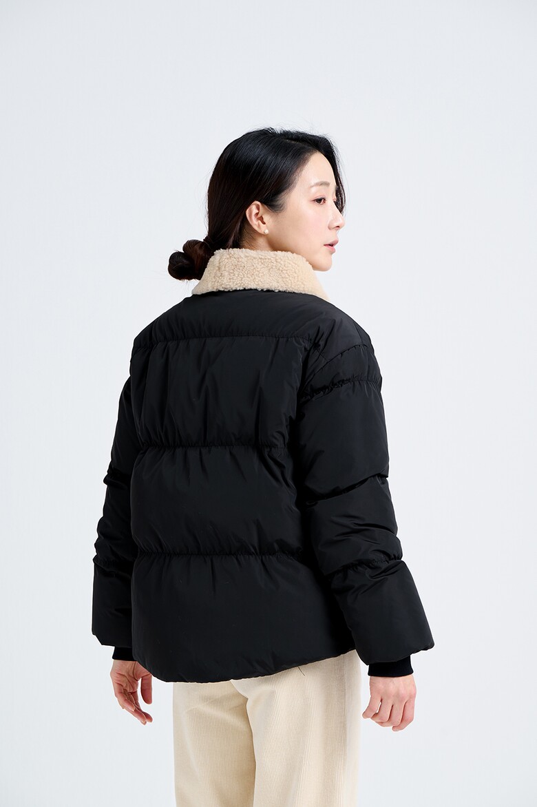 패딩 모델 착용 이미지-S18L9