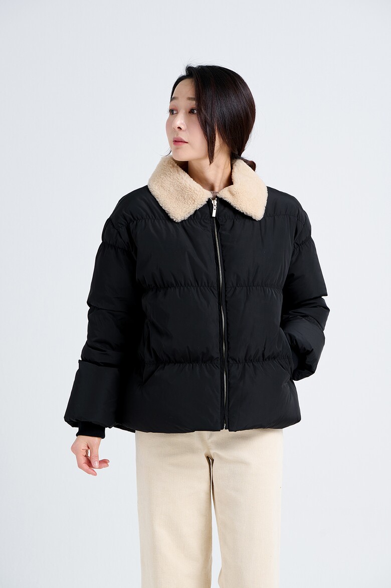 패딩 모델 착용 이미지-S18L22