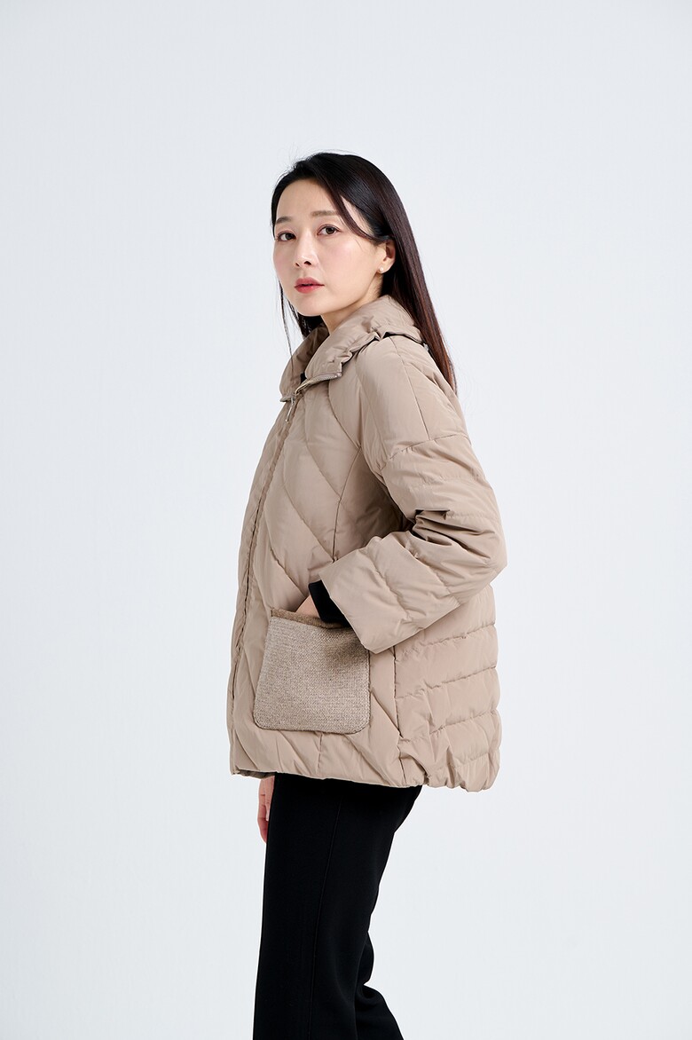 패딩 모델 착용 이미지-S17L8