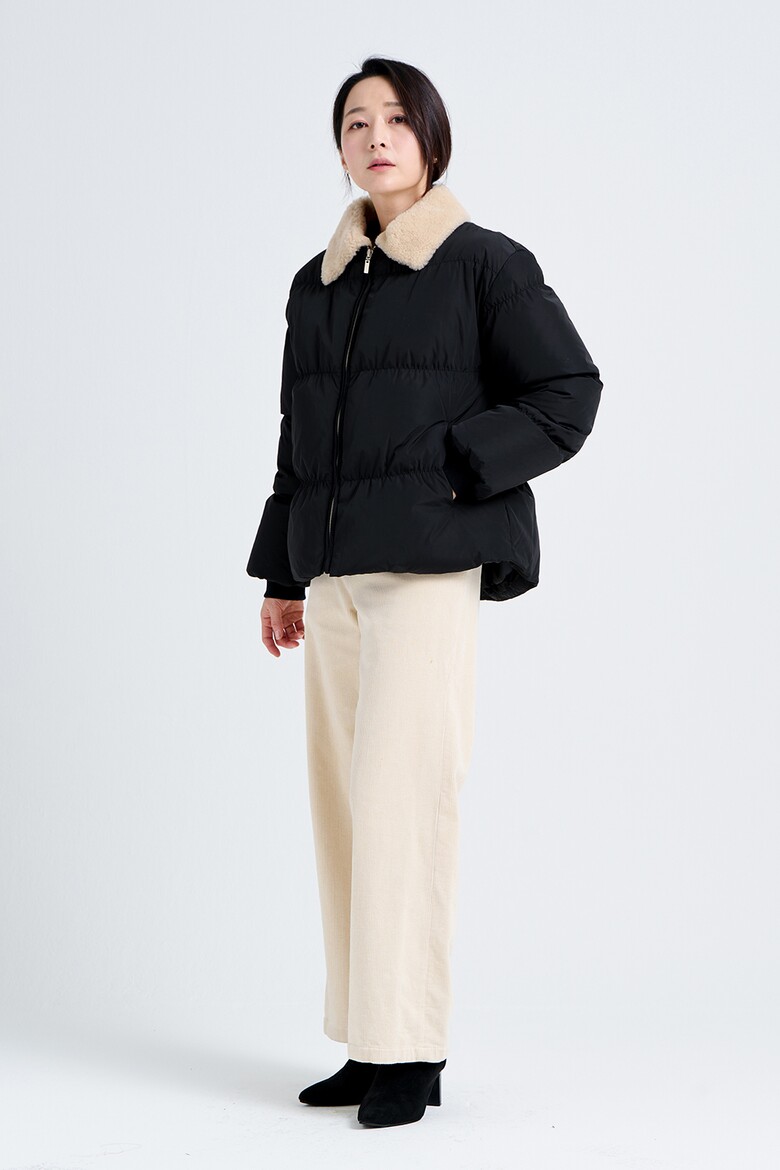 패딩 모델 착용 이미지-S18L3