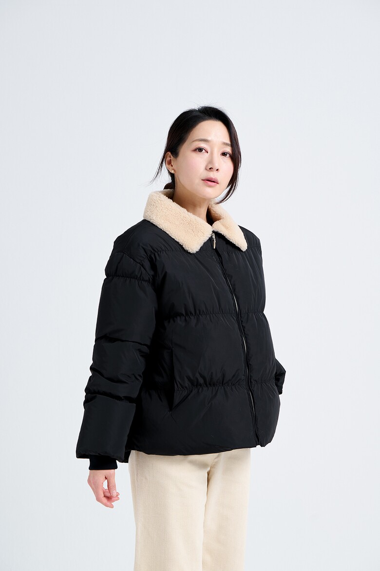 패딩 모델 착용 이미지-S18L12