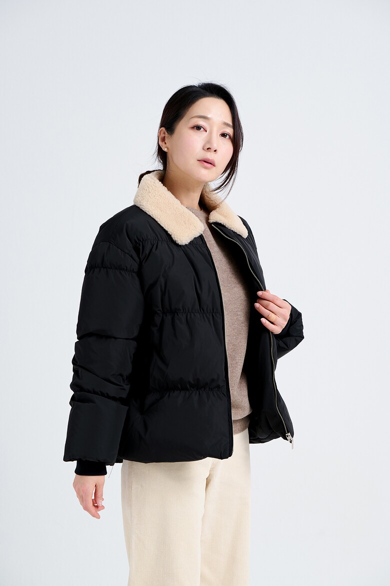 패딩 모델 착용 이미지-S18L32