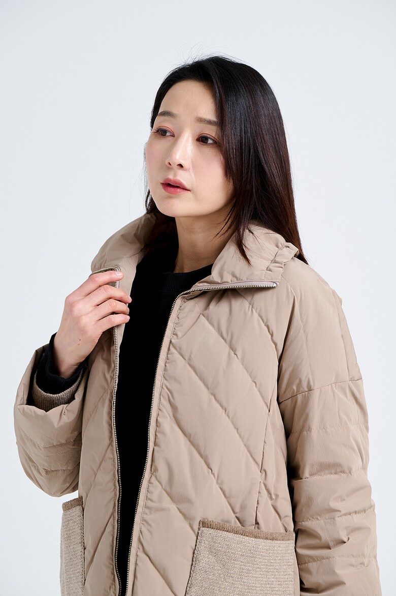 패딩 모델 착용 이미지-S17L25