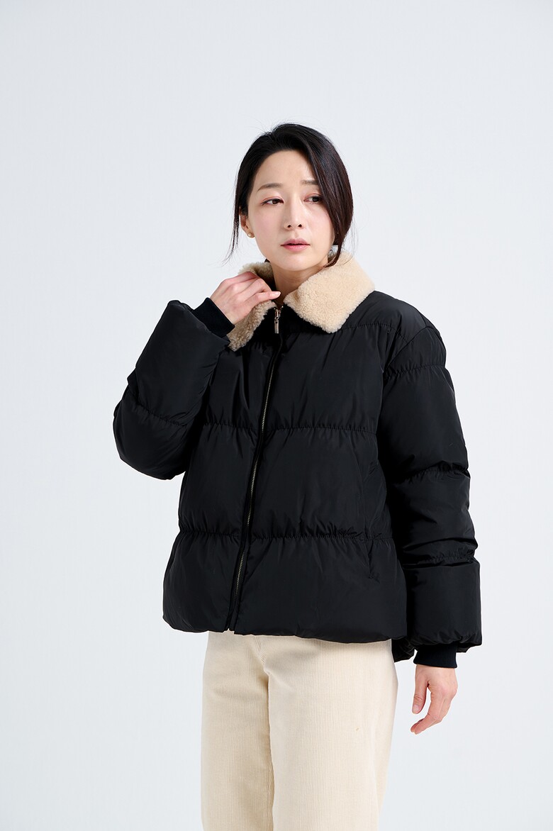 패딩 모델 착용 이미지-S18L16