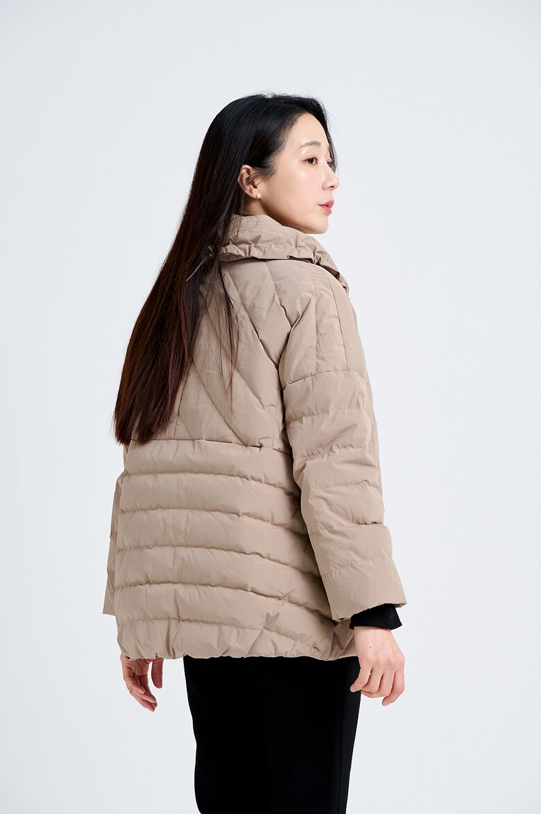 패딩 모델 착용 이미지-S17L20