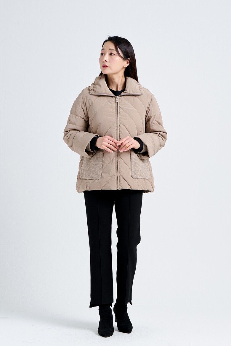 패딩 모델 착용 이미지-S17L2