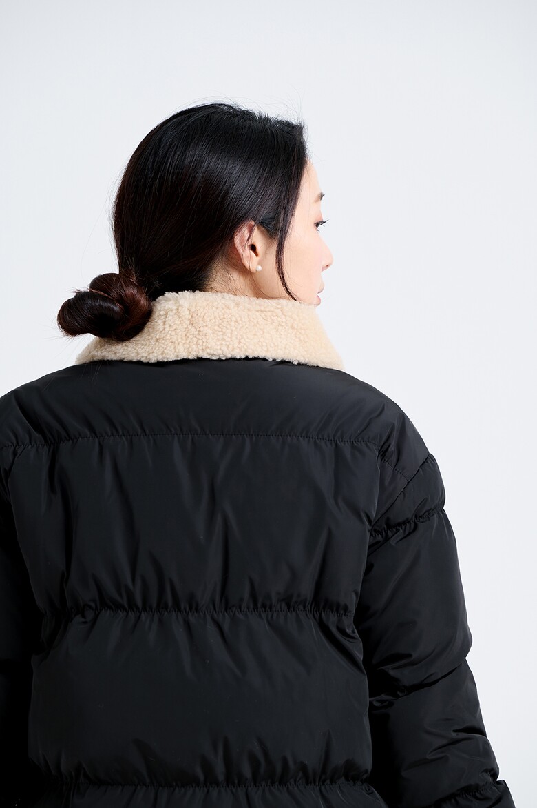 패딩 모델 착용 이미지-S18L18