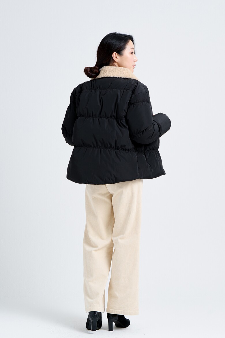 패딩 모델 착용 이미지-S18L28