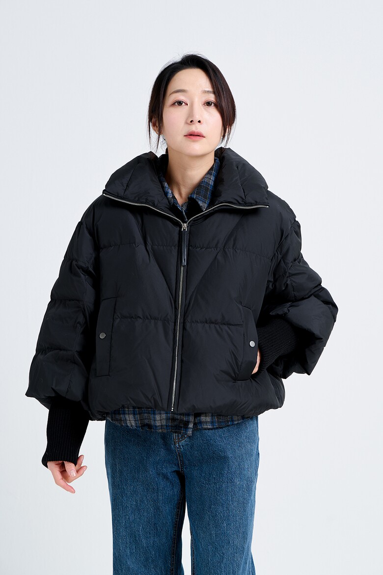 패딩 모델 착용 이미지-S18L3