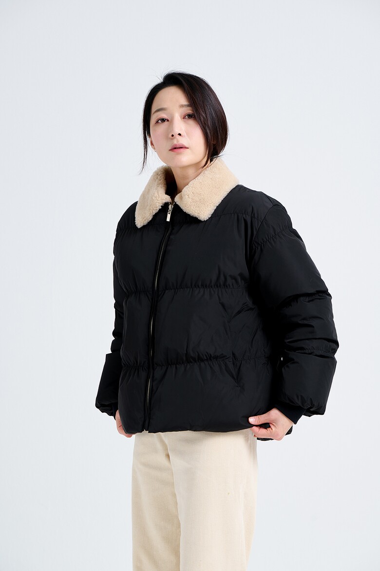 패딩 모델 착용 이미지-S18L21