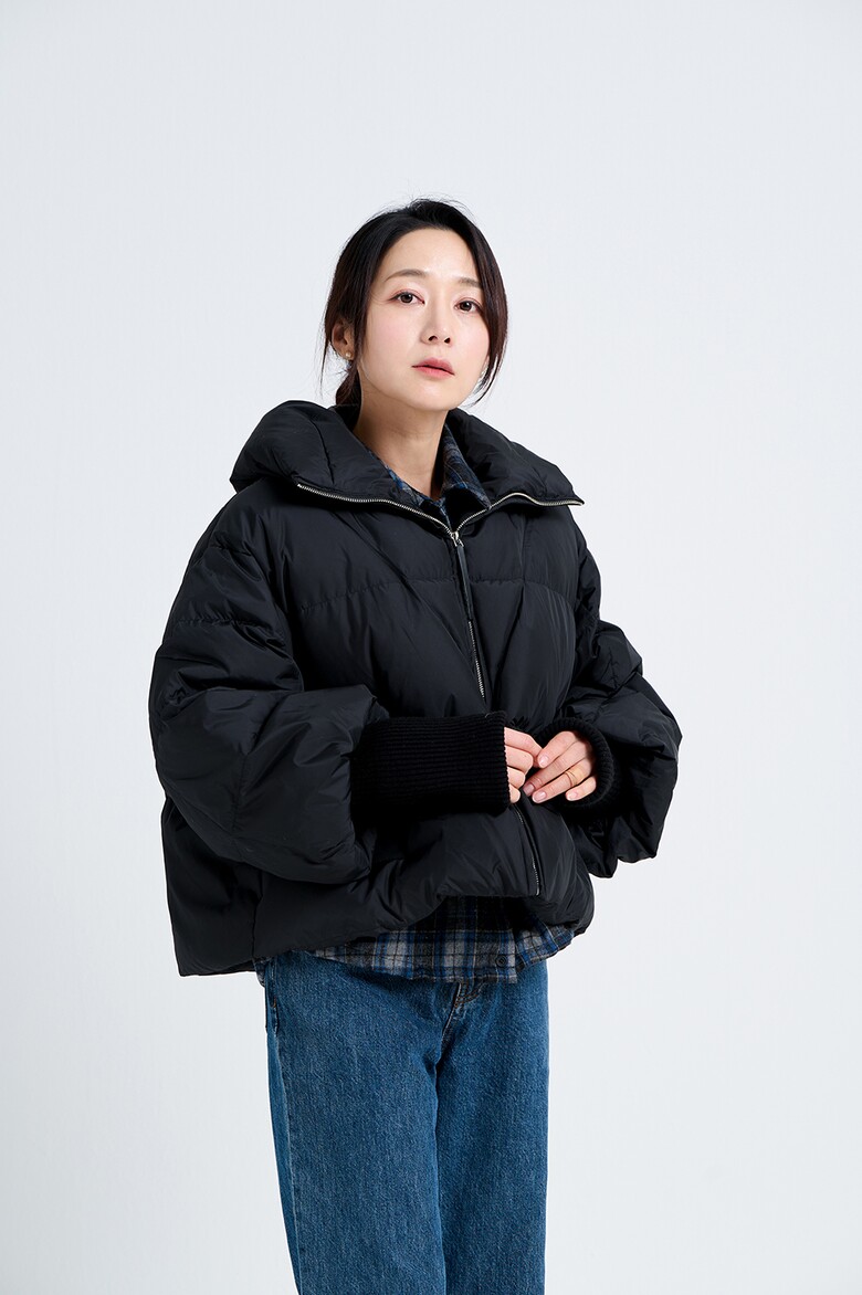 패딩 모델 착용 이미지-S18L11