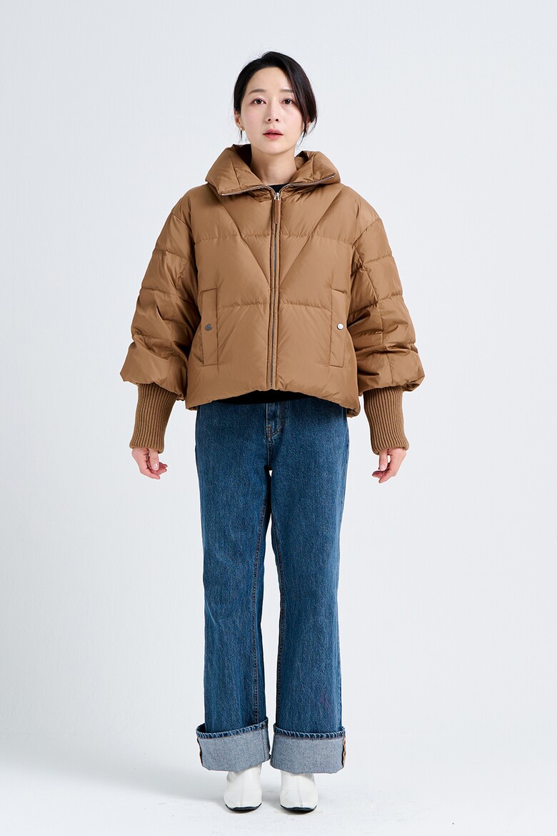 패딩 모델 착용 이미지-S21L33