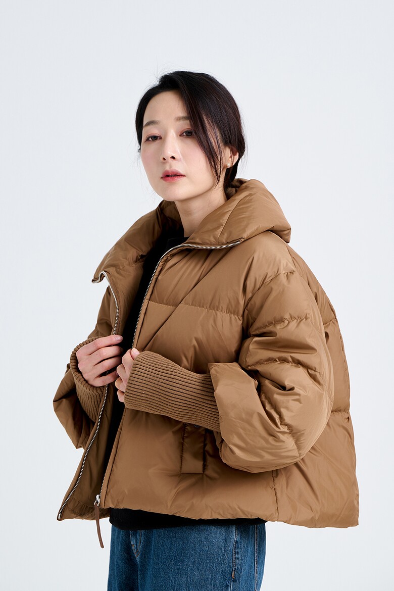 패딩 모델 착용 이미지-S21L30