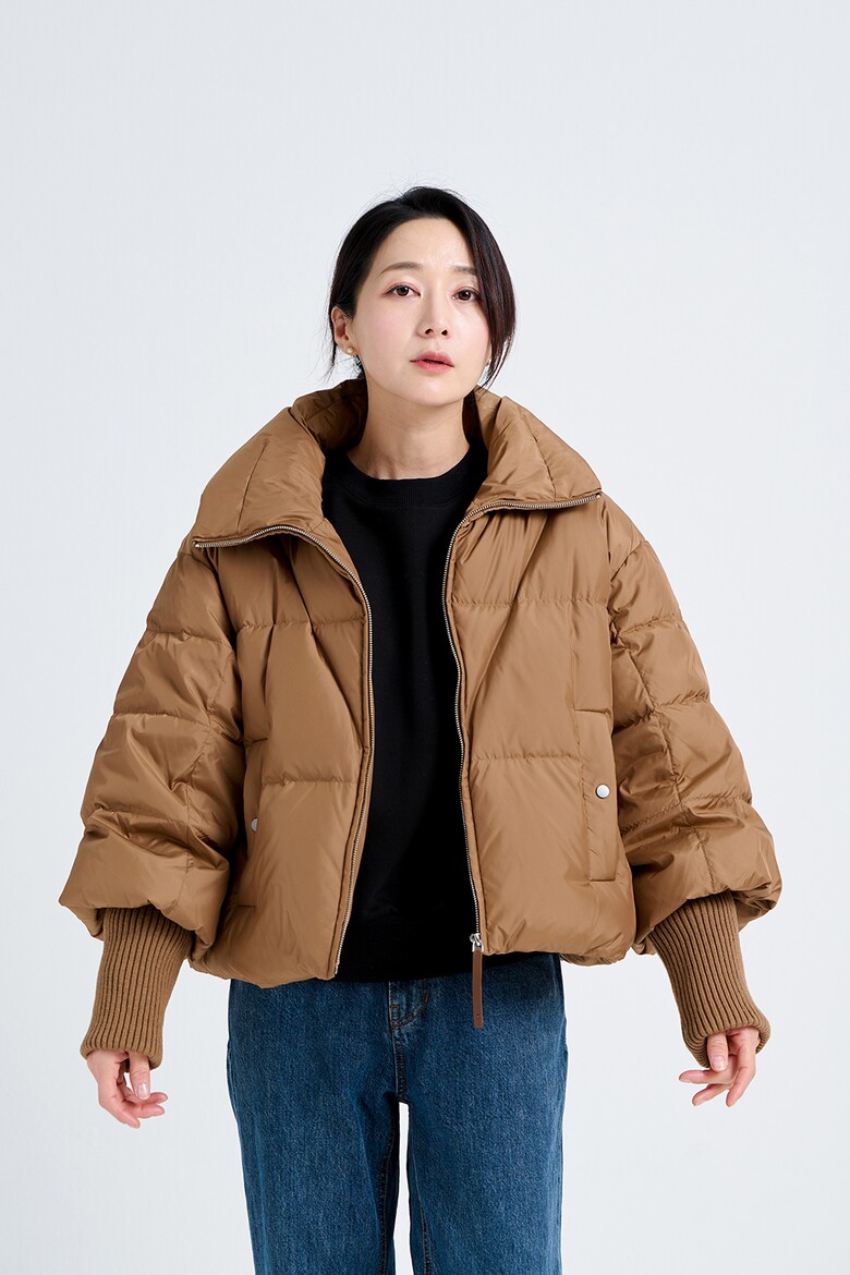 패딩 모델 착용 이미지-S21L28