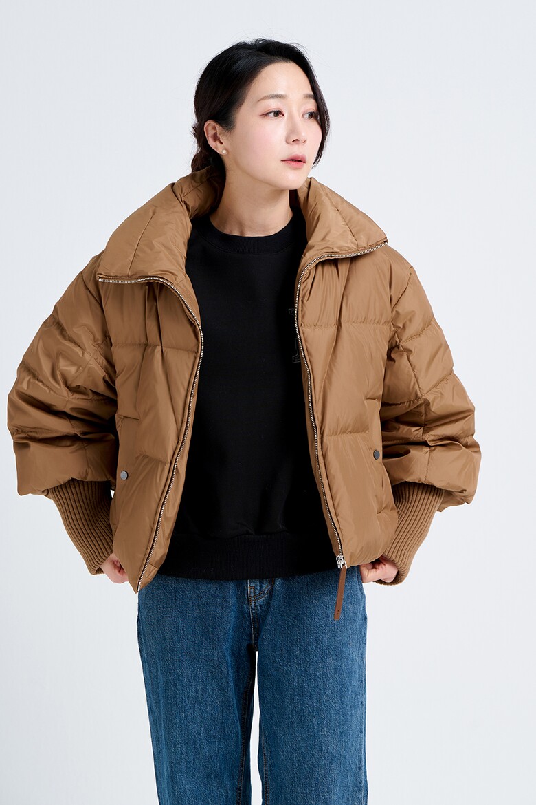 패딩 모델 착용 이미지-S21L19