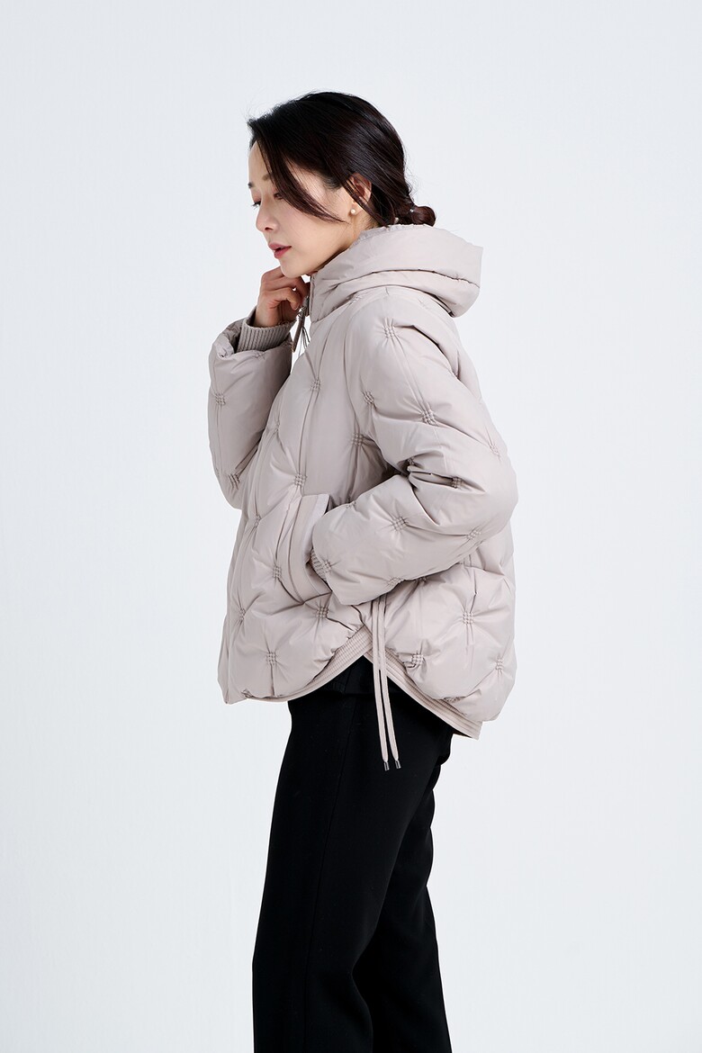 패딩 모델 착용 이미지-S21L9