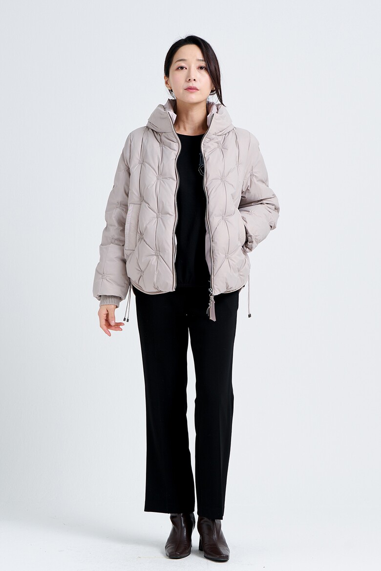 패딩 모델 착용 이미지-S21L20