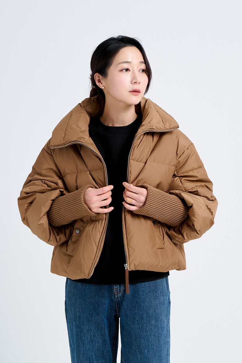 패딩 모델 착용 이미지-S21L20