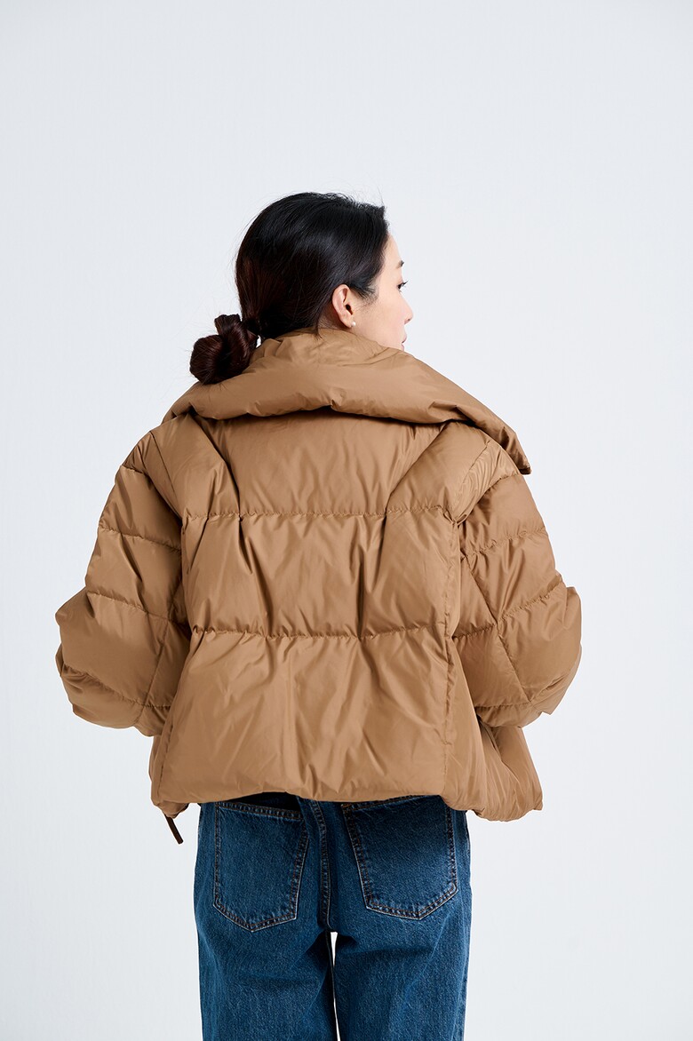 패딩 모델 착용 이미지-S21L25