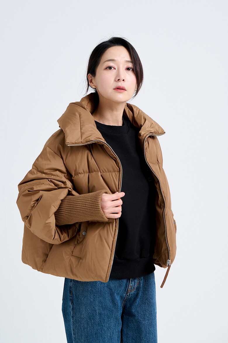 패딩 모델 착용 이미지-S21L26