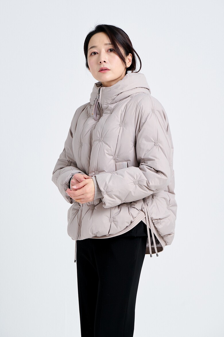 패딩 모델 착용 이미지-S21L5