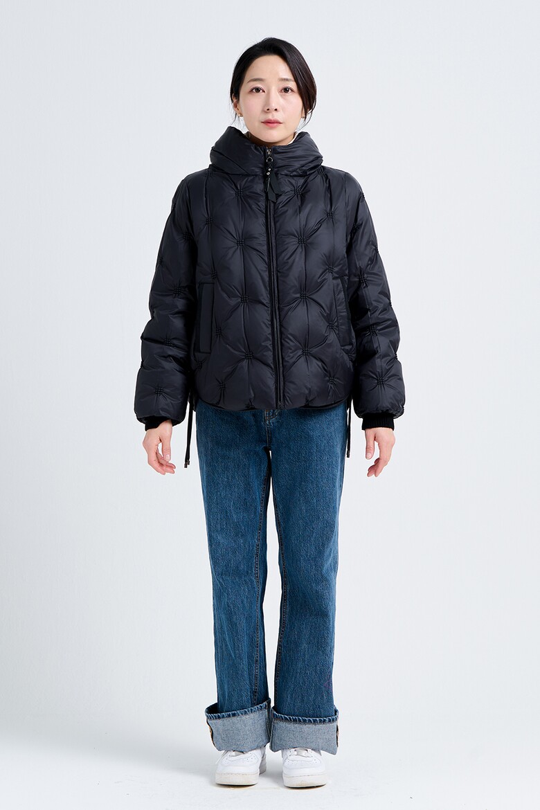 패딩 모델 착용 이미지-S20L9