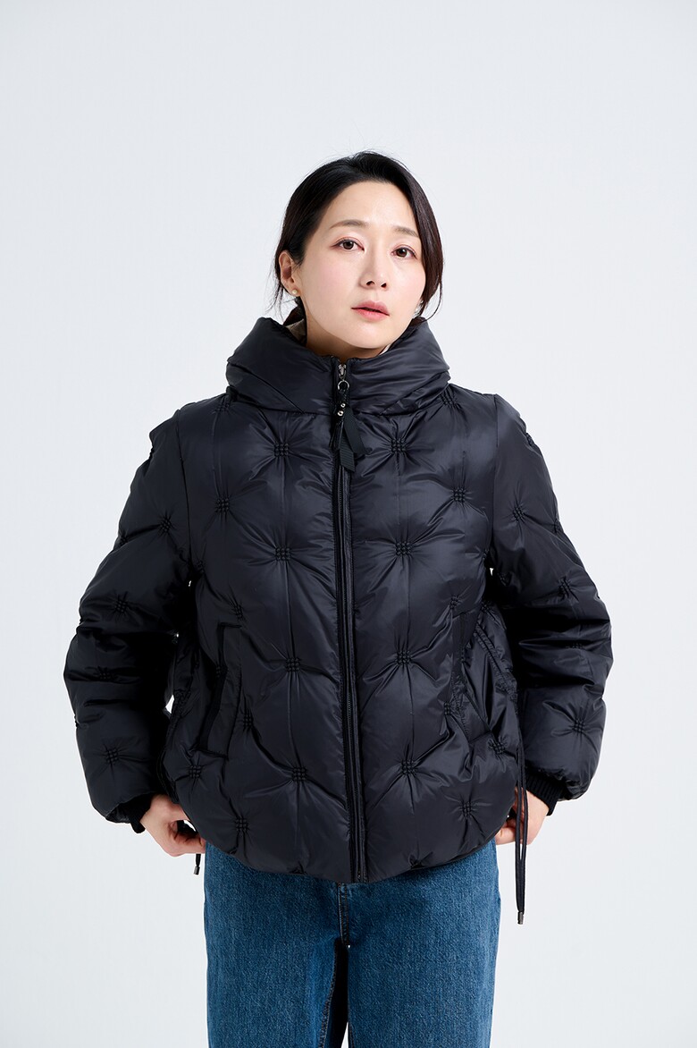 패딩 모델 착용 이미지-S20L2