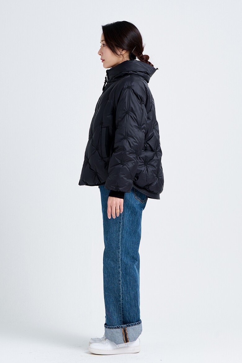 패딩 모델 착용 이미지-S20L10