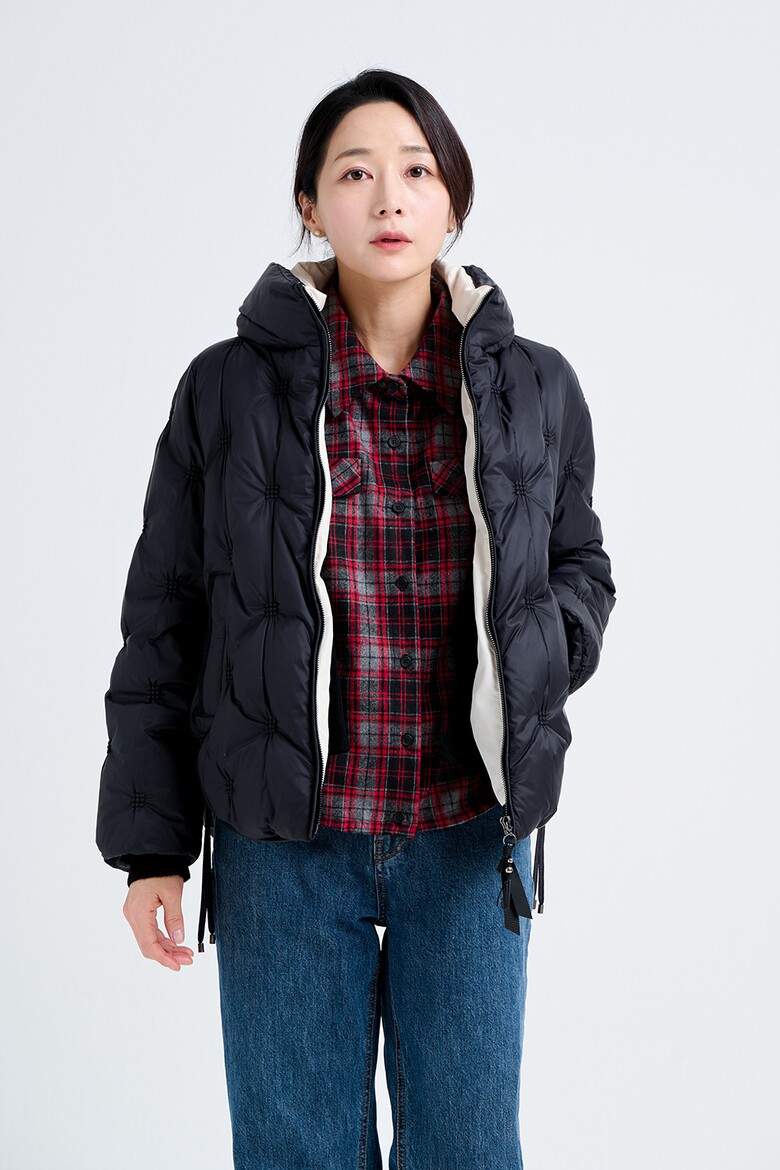 패딩 모델 착용 이미지-S20L6