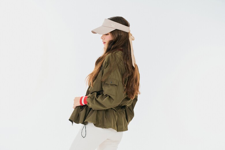 재킷 모델 착용 이미지-S1L3