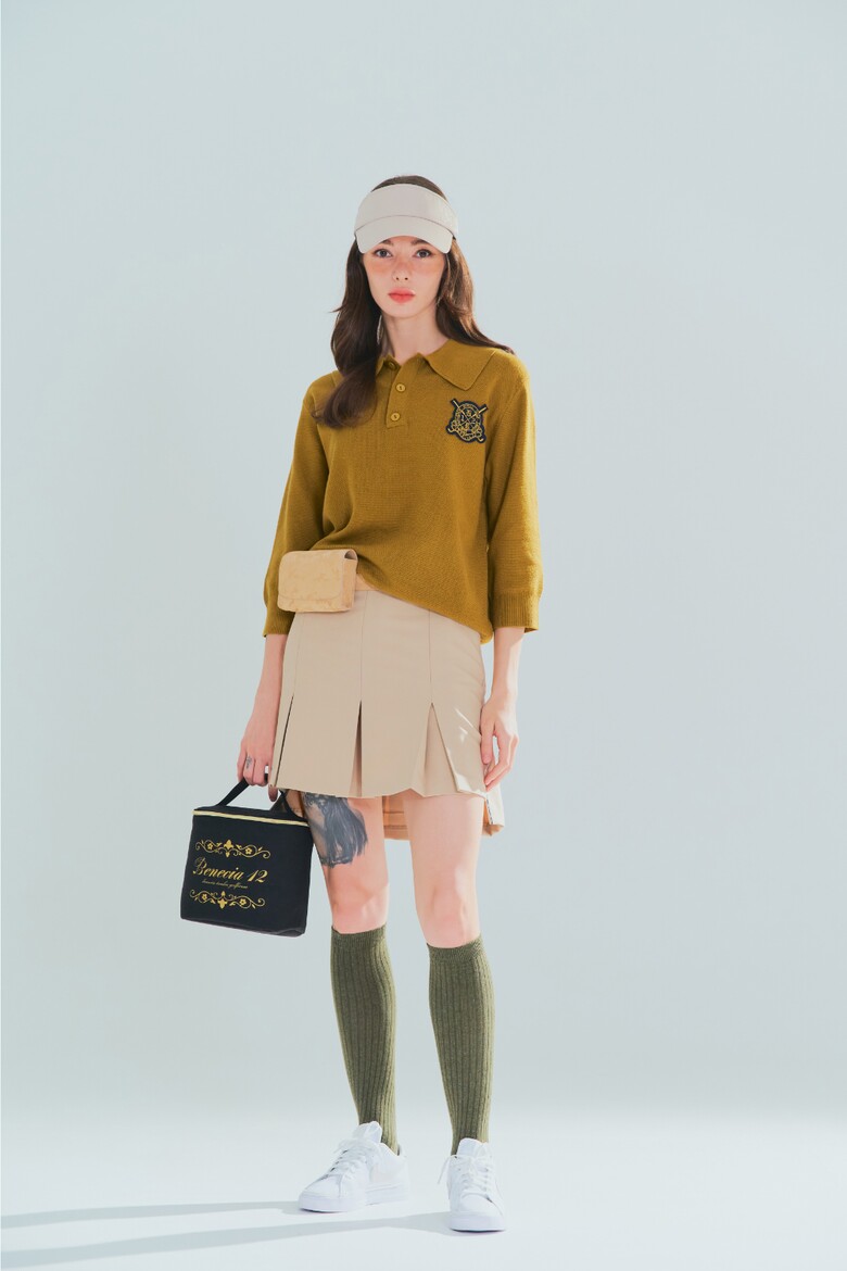 긴팔 티셔츠 모델 착용 이미지-S1L3