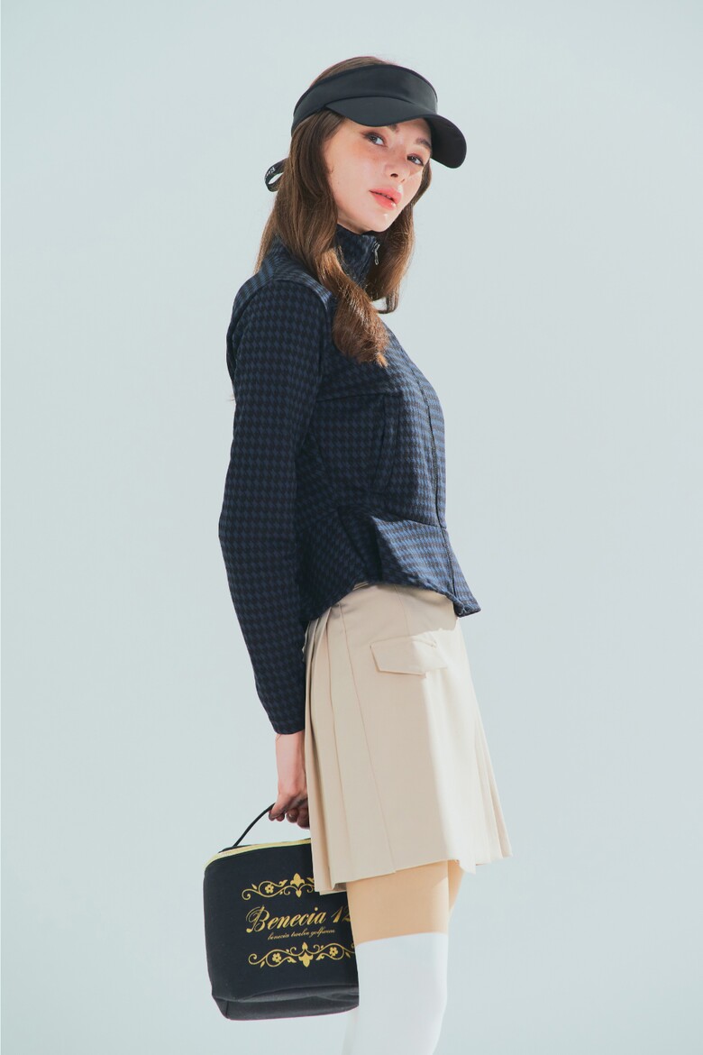 재킷 모델 착용 이미지-S1L4