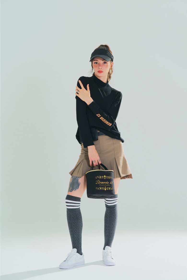 긴팔 티셔츠 모델 착용 이미지-S1L5