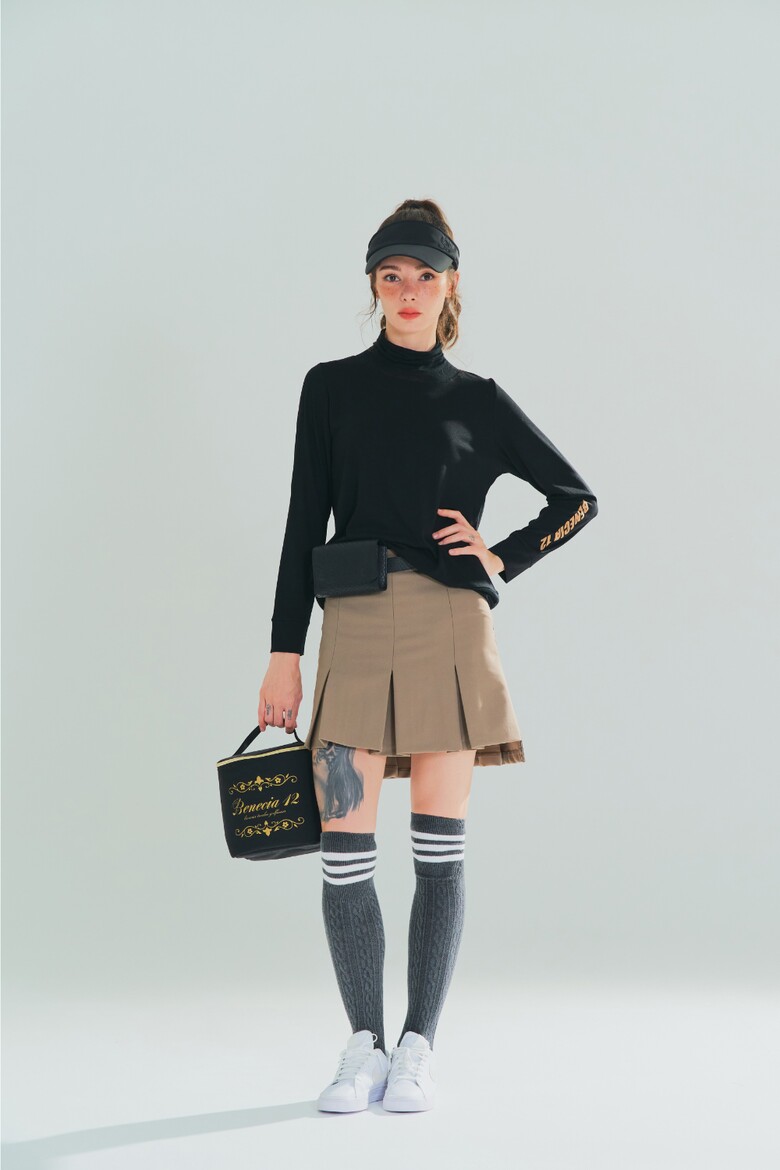 긴팔 티셔츠 모델 착용 이미지-S1L4