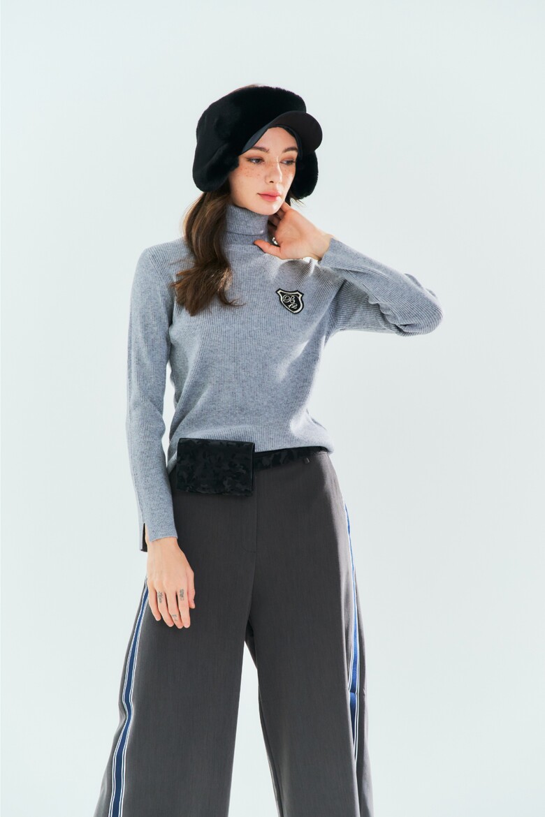 긴팔 티셔츠 모델 착용 이미지-S1L2