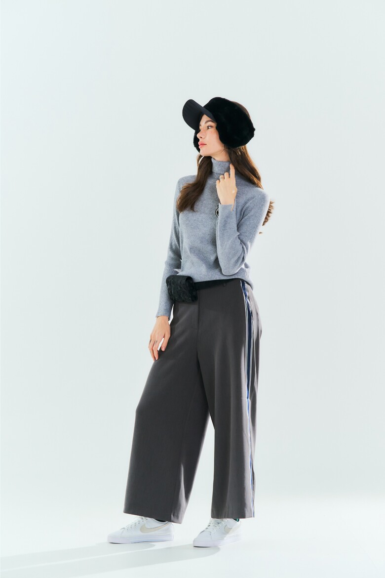 긴팔 티셔츠 모델 착용 이미지-S1L10